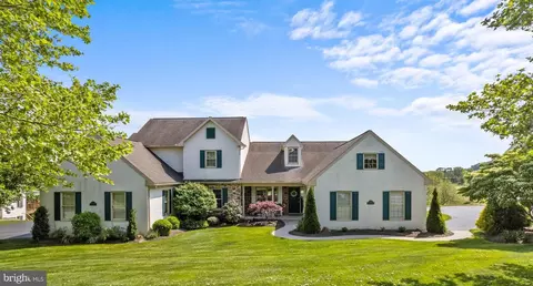 235 S Pine St, Elverson, PA 19520