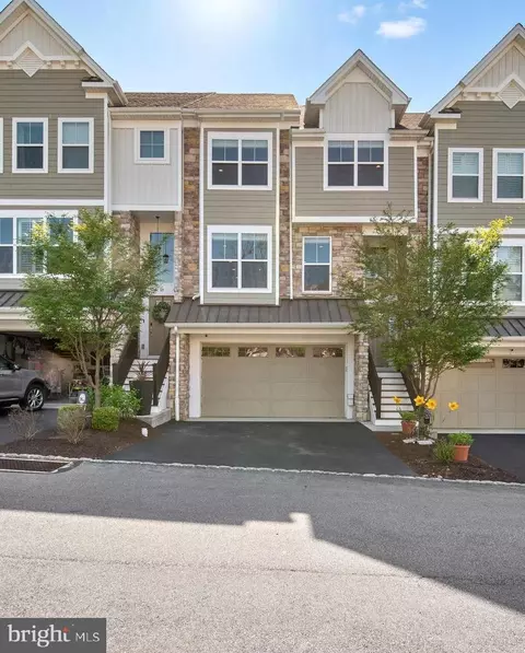 16 New Countryside Dr, West Chester, PA 19382