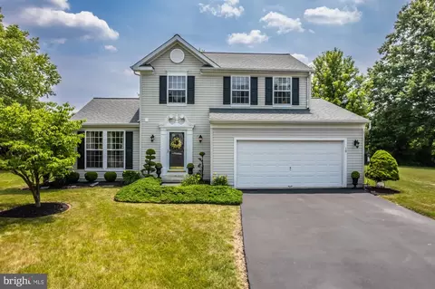 10 Deep Pond Dr, Spring City, PA 19475