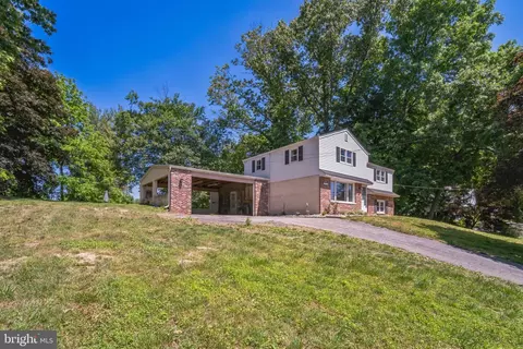 1327 Sherwood Dr, West Chester, PA 19380