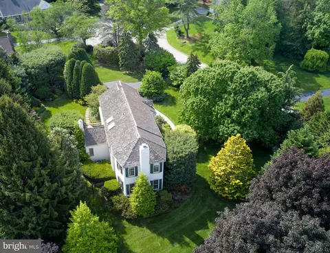 220 Hedgemere Dr, Devon, PA 19333
