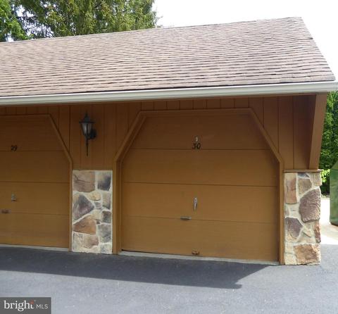 30 Valley Stream Ln, Wayne, PA 19087