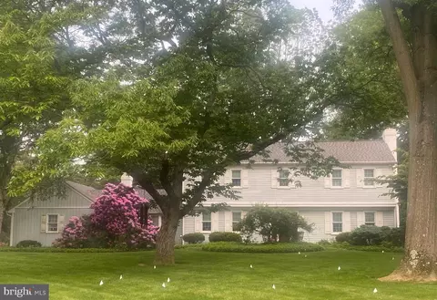 708 Willowdale Ln, Kennett Square, PA 19348