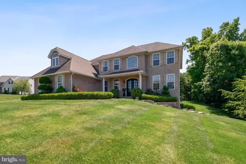 230 Horseshoe Ln, Pottstown, PA 19465