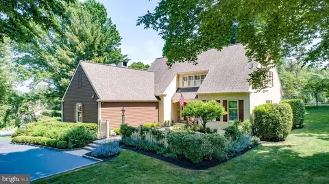 2 Ringneck Ln, Wayne, PA 19087