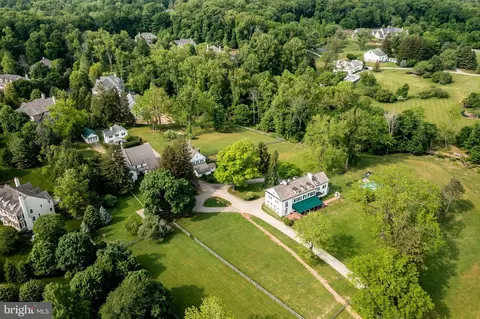 1135 Sugartown Rd, Berwyn, PA 19312