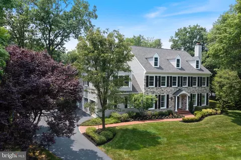 704 Strawbridge Ln, Wayne, PA 19087 photo 2