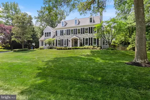 704 Strawbridge Ln, Wayne, PA 19087