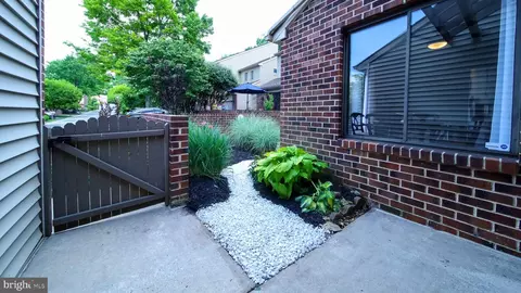 14 Knox Ct, Chesterbrook, PA 19087 photo 4