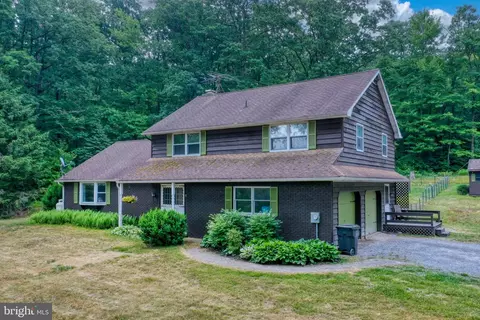 390 S Twin Valley Rd, Elverson, PA 19520