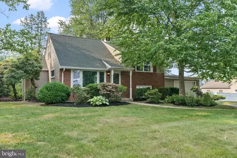 1128 Laurel Dr, West Chester, PA 19380