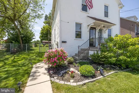 130 W Pennsylvania Ave, Downingtown, PA 19335