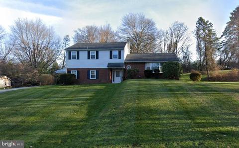 1610 W Lynn Dr, West Chester, PA 19382