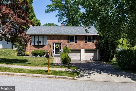 817 Halvorsen Dr, West Chester, PA 19382