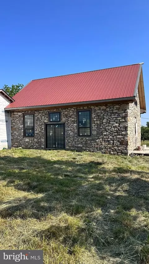 933 Twin County Rd, Honey Brook, PA 19344