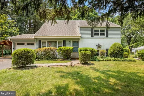 14 Frame Ave, Malvern, PA 19355