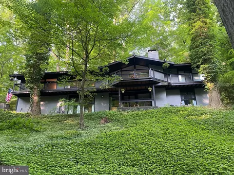 660 Jeffrey Ln, Wayne, PA 19087
