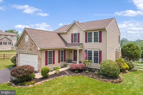 7 Caversham Dr, West Grove, PA 19390