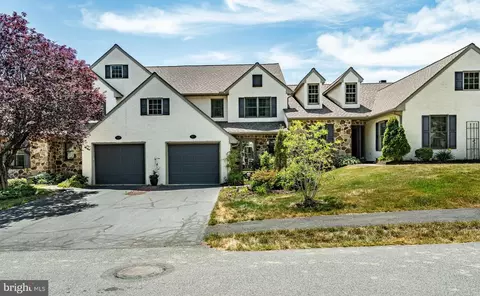 523 Kennelwoods Dr, Elverson, PA 19520