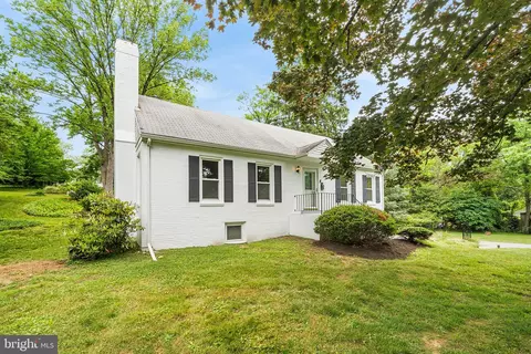 310 Barberry Ln, Wayne, PA 19087 photo 3