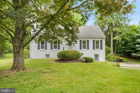 310 Barberry Ln, Wayne, PA 19087 photo 2