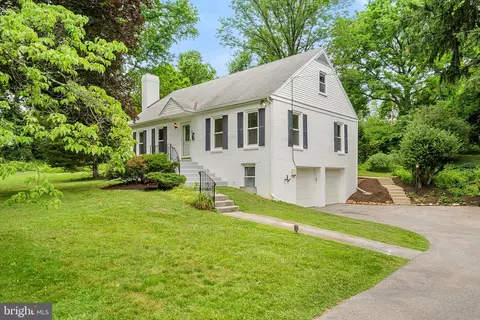 310 Barberry Ln, Wayne, PA 19087
