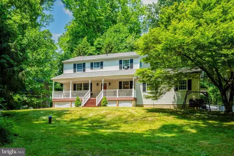 11 Grays Ln, Elverson, PA 19520