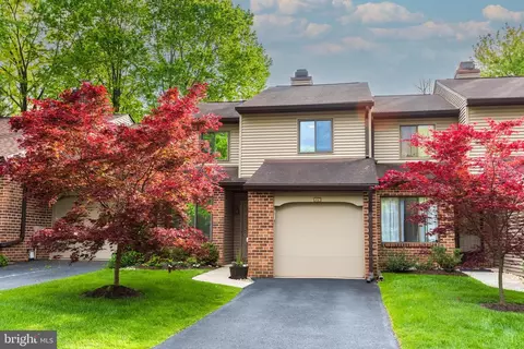 402 Hanover Ct, Chesterbrook, PA 19087