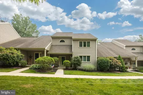 39 Lakeview Ct, Downingtown, PA 19335