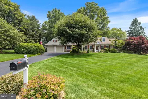 720 Willowdale Ln, Kennett Square, PA 19348