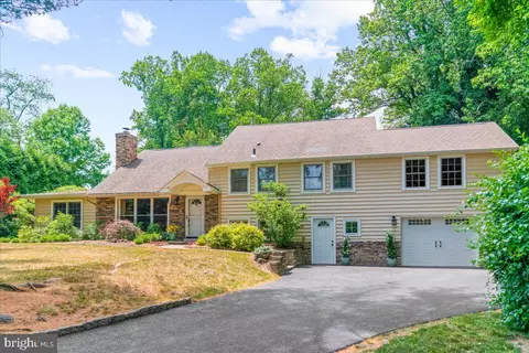 483 Maynard Dr, Wayne, PA 19087 photo 2