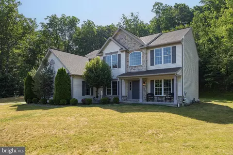57 Hillview Rd, Morgantown, PA 19543