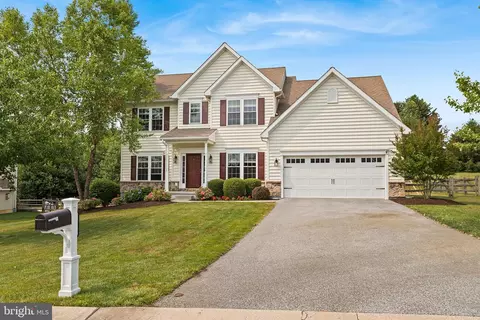 297 Mill House Dr, Lincoln University, PA 19352