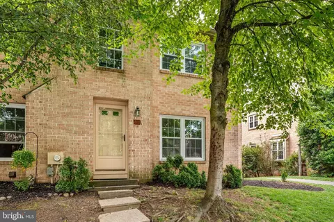 22 Rampart Dr, Chesterbrook, PA 19087
