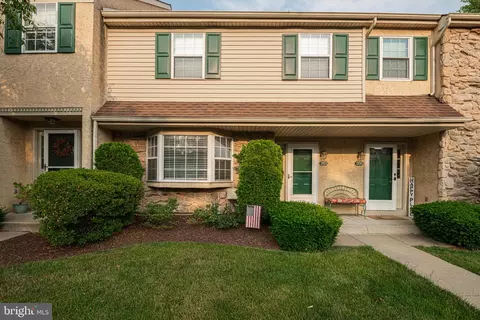 203 Westridge Pl N N, Phoenixville, PA 19460