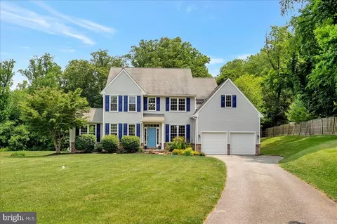 14 Friends Dr, West Grove, PA 19390