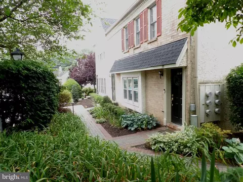 211 Everest Cir, West Chester, PA 19382