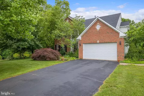 9 Brae Burn Cir, West Grove, PA 19390