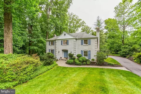343 N Woodmont Dr, Downingtown, PA 19335