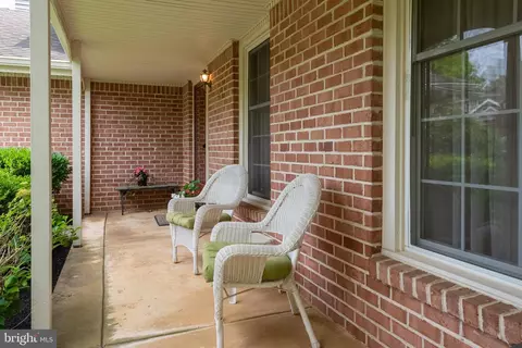 32 Stonehurst Ct, Chesterbrook, PA 19087 photo 2
