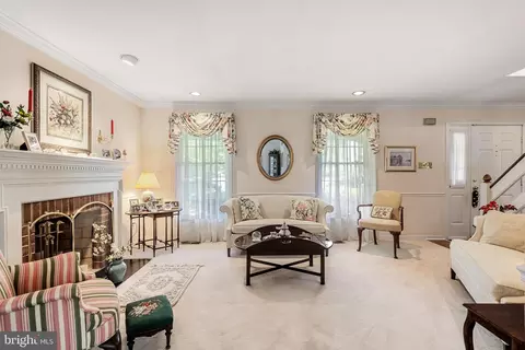 32 Stonehurst Ct, Chesterbrook, PA 19087 photo 5