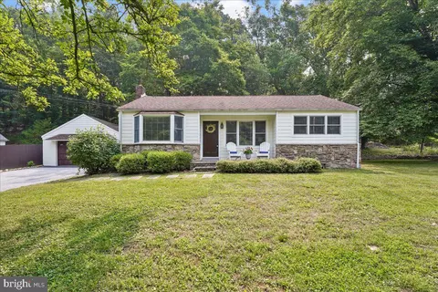 785 Country Club Rd, Phoenixville, PA 19460