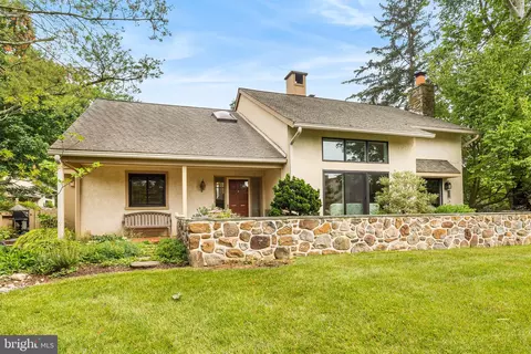 10 Sugar Knoll Dr, Devon, PA 19333 photo 2