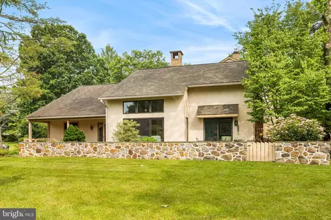 10 Sugar Knoll Dr, Devon, PA 19333