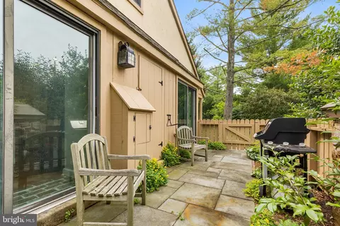10 Sugar Knoll Dr, Devon, PA 19333 photo 4