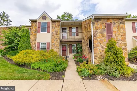 118 Valley Stream Cir, Chesterbrook, PA 19087