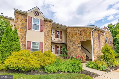 Exterior - 118 Valley Stream Cir, Chesterbrook, PA 19087 photo 2 of 5