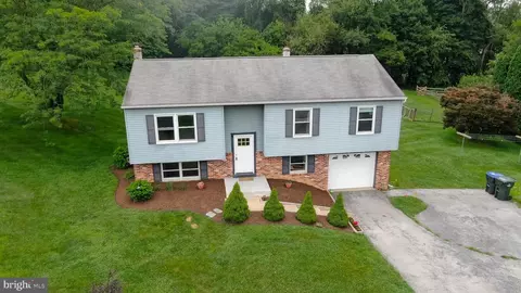 109 Clearfield Ln, Coatesville, PA 19320