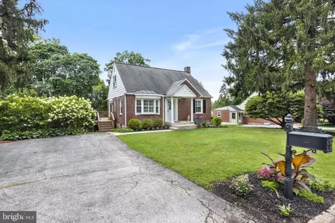 352 Mcmull Dr, Wayne, PA 19087
