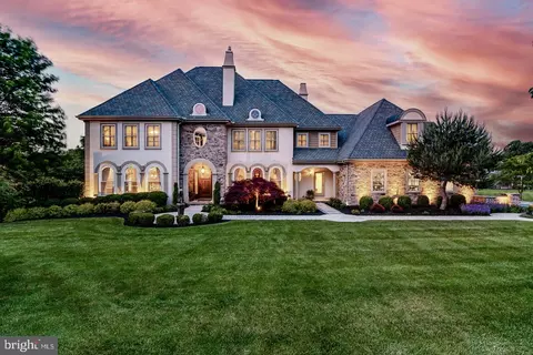 1015 Squires Dr, West Chester, PA 19382